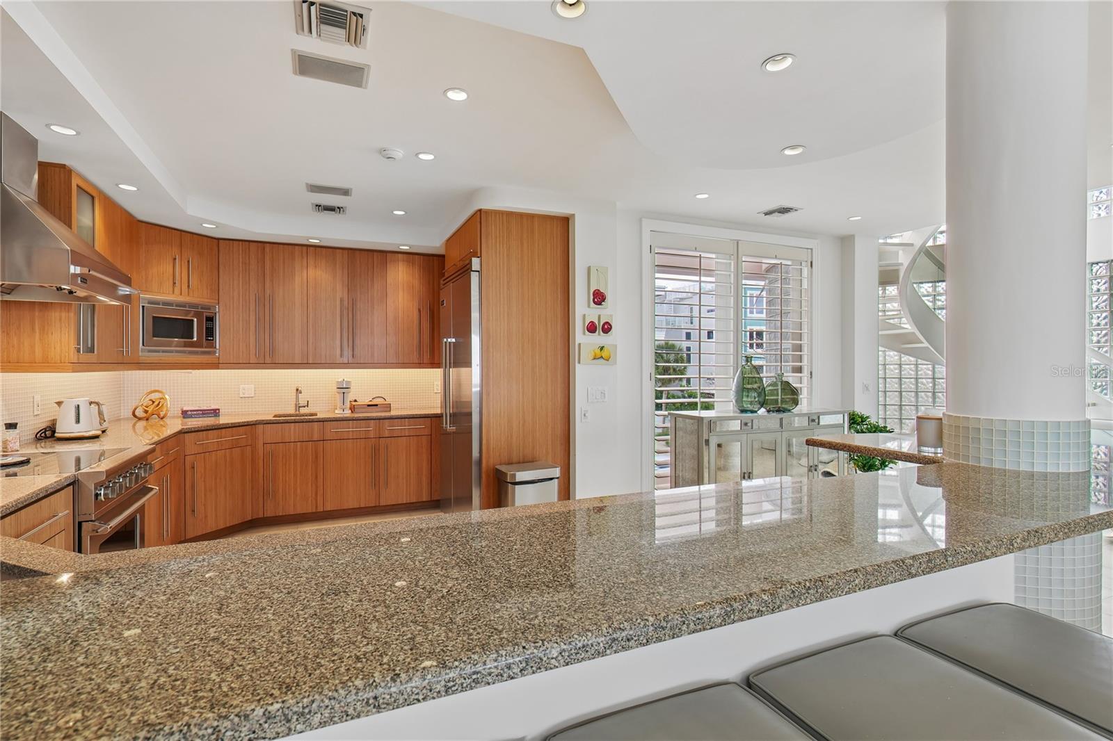 648 BEACH RD