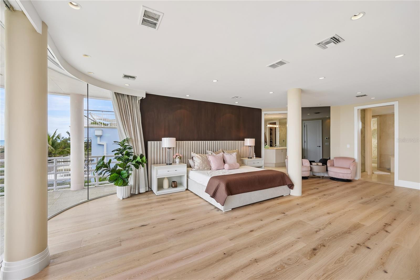 648 BEACH RD