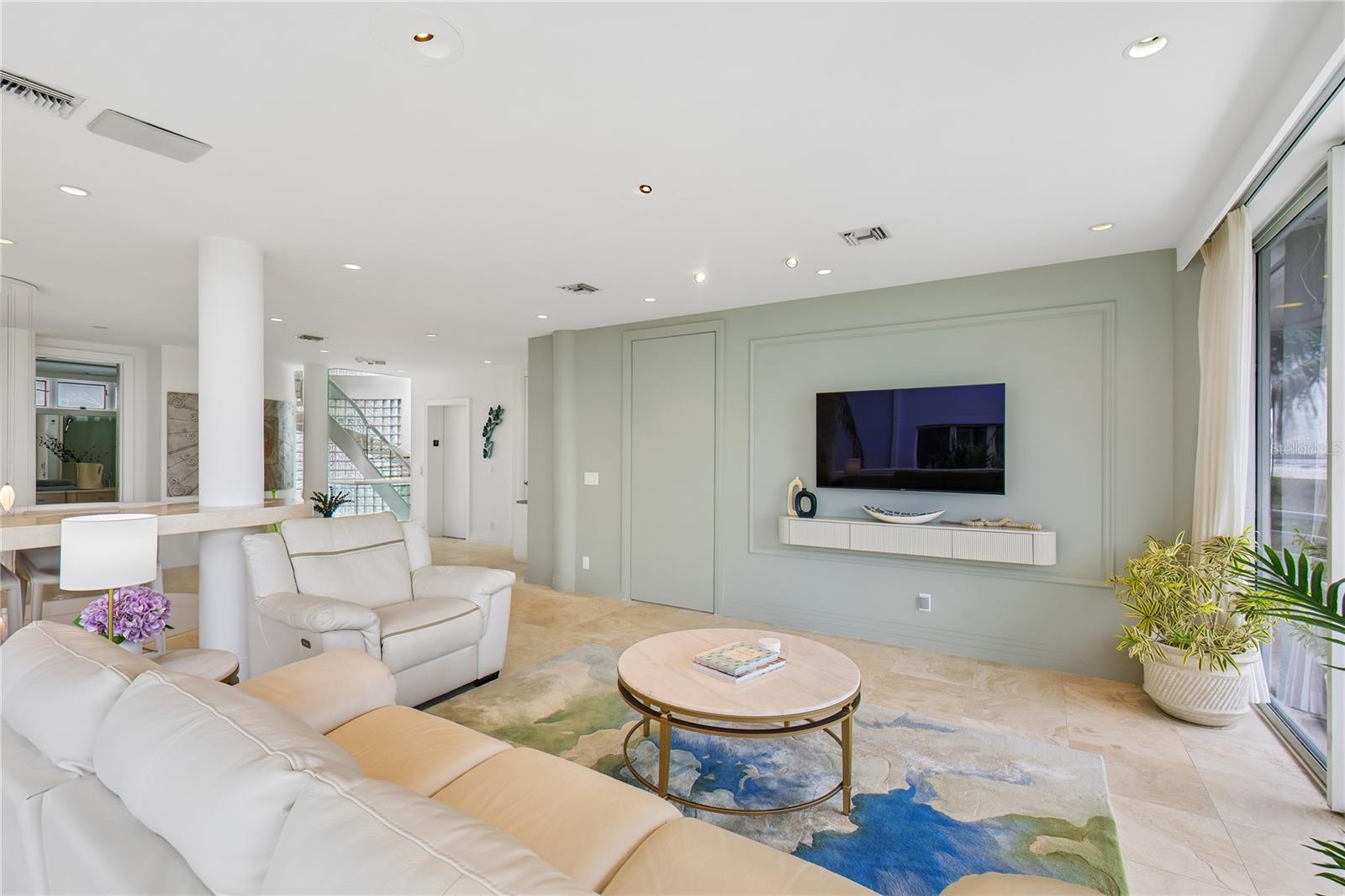 648 BEACH RD