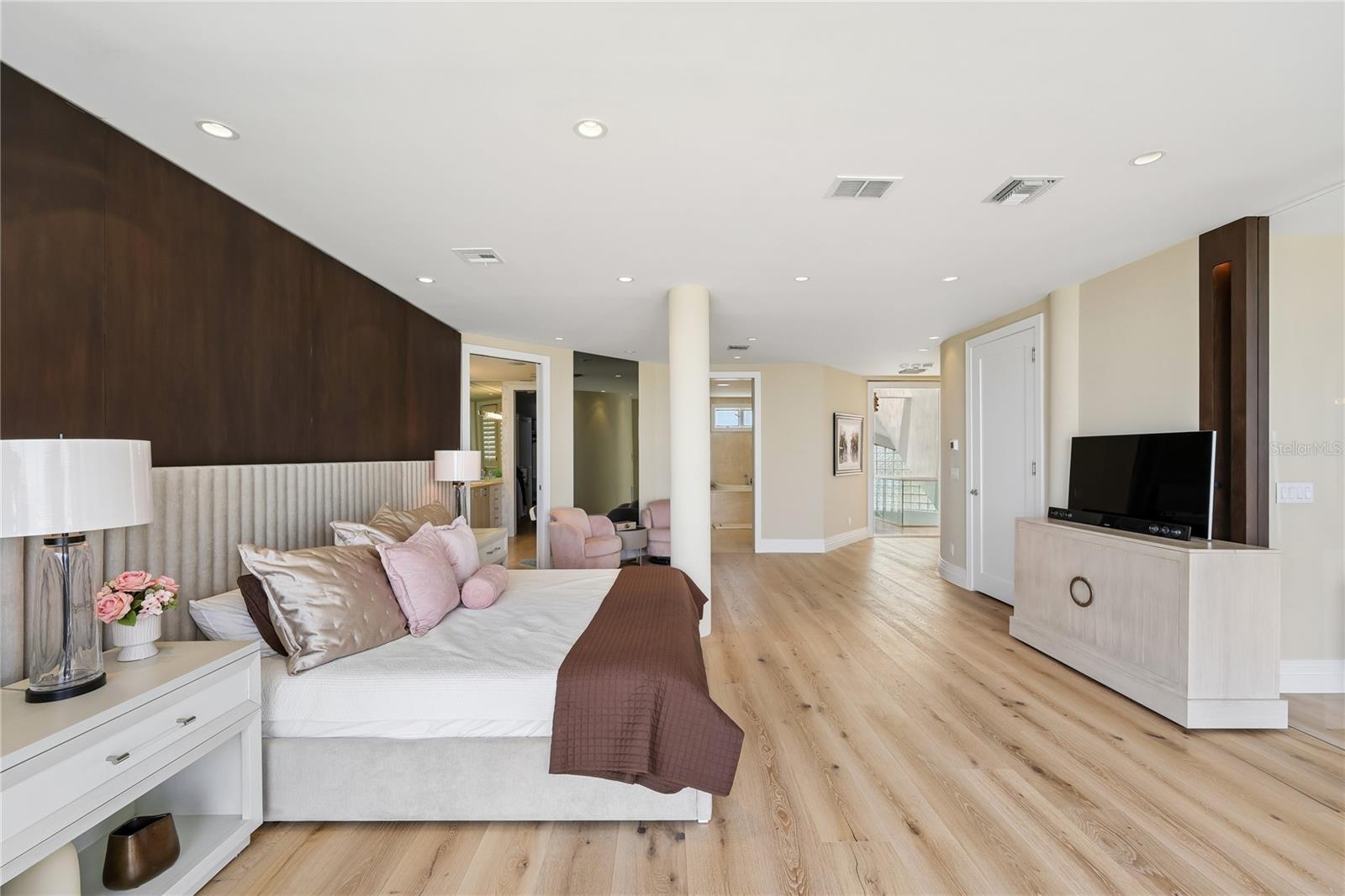 648 BEACH RD