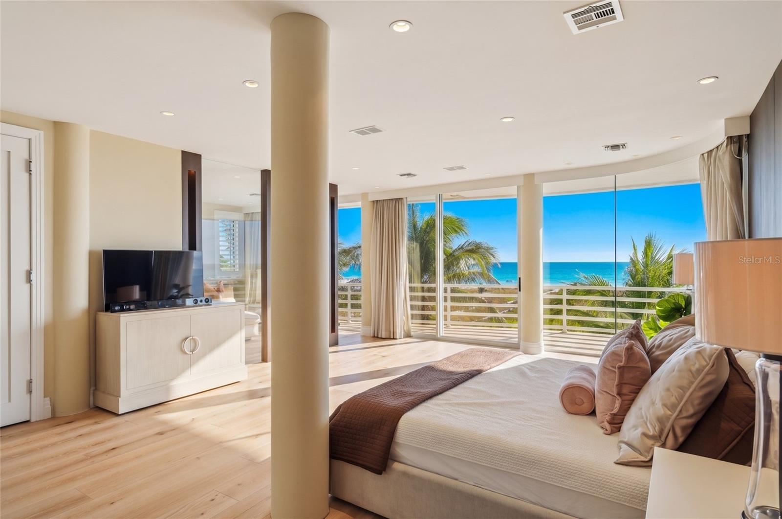 648 BEACH RD