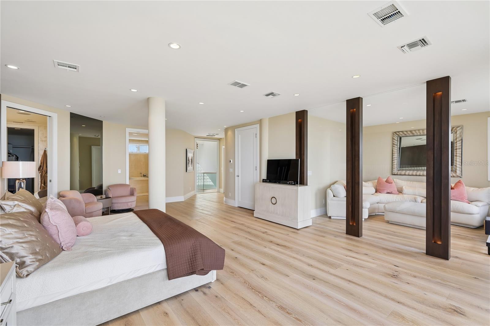 648 BEACH RD