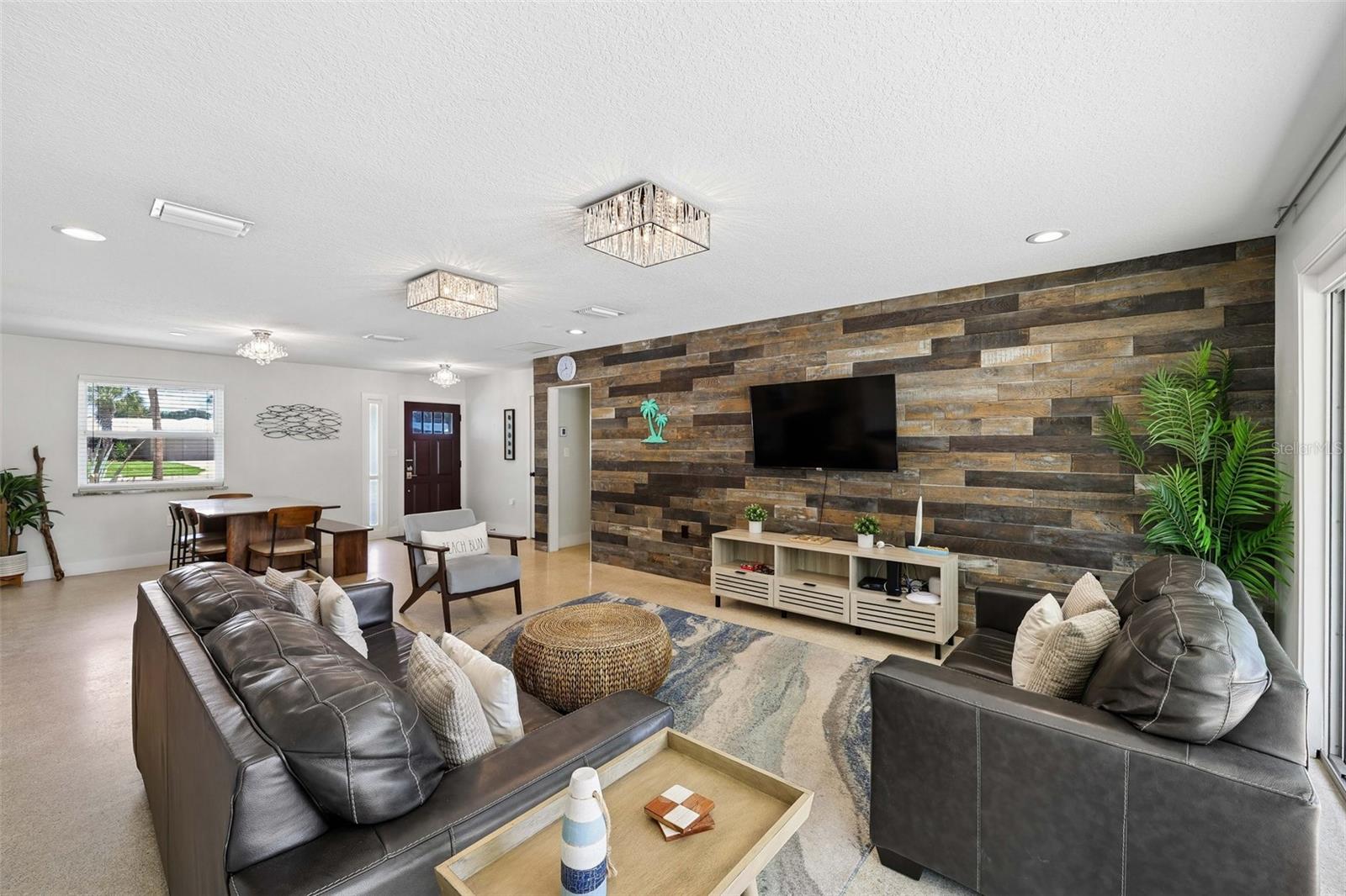 322 SUWANEE AVE