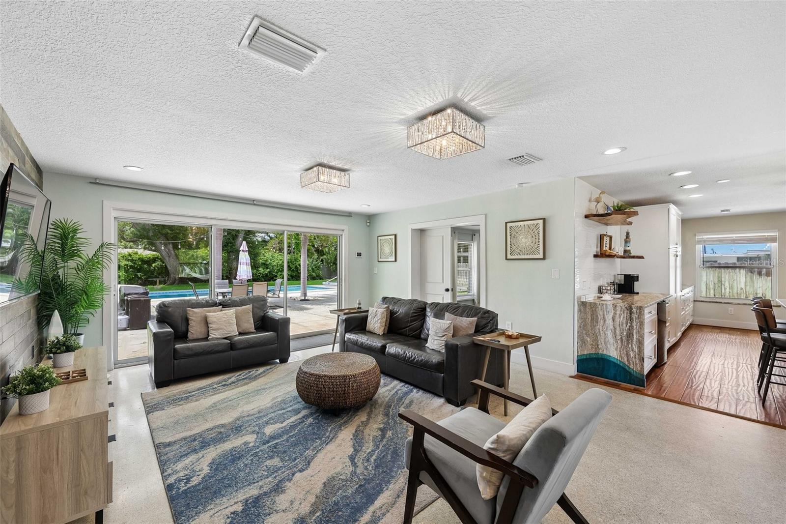 322 SUWANEE AVE
