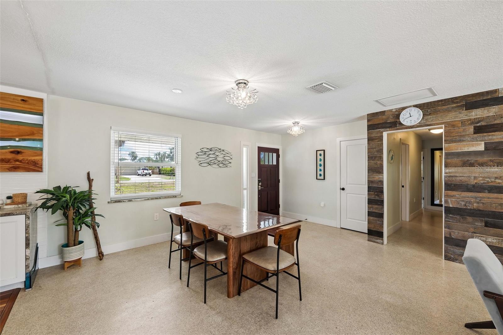 322 SUWANEE AVE