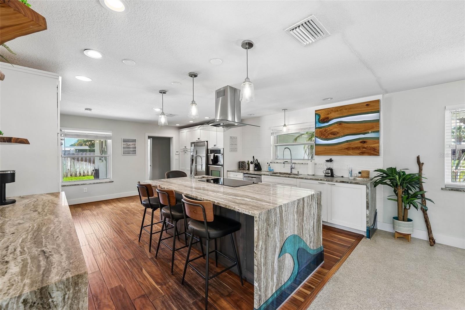 322 SUWANEE AVE