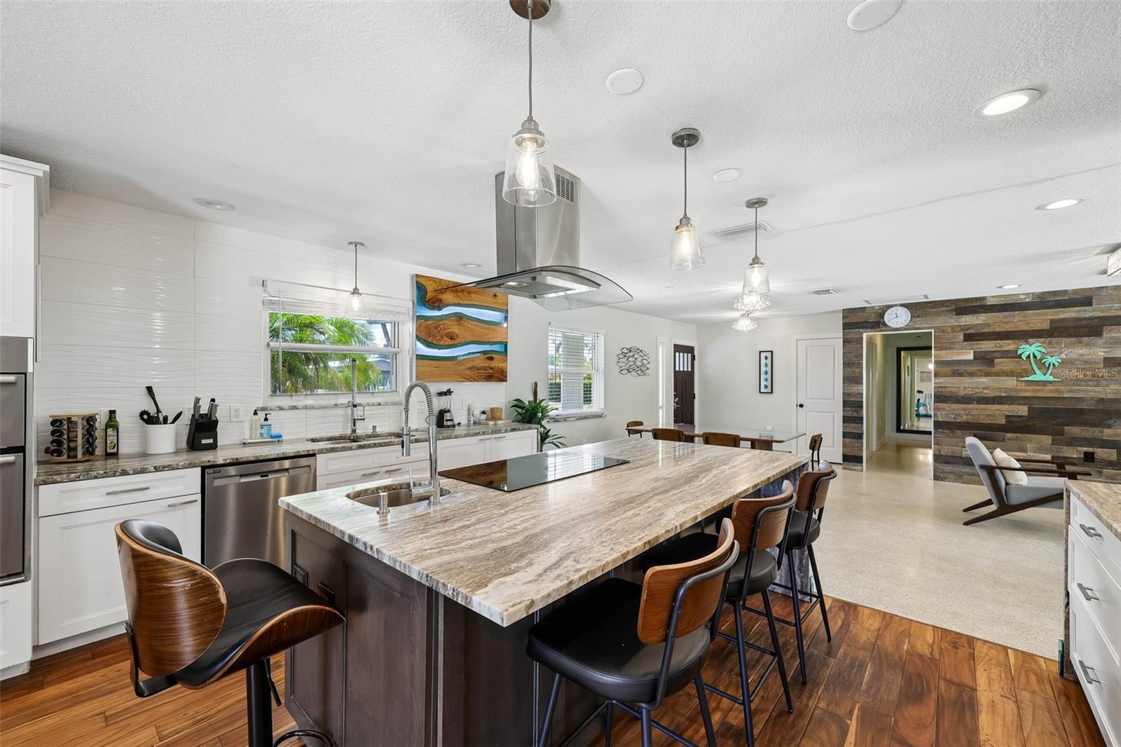 322 SUWANEE AVE