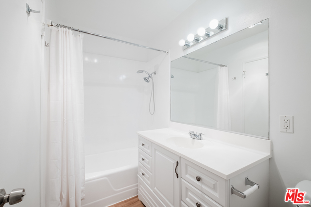 621 SAN VICENTE Unit: 205