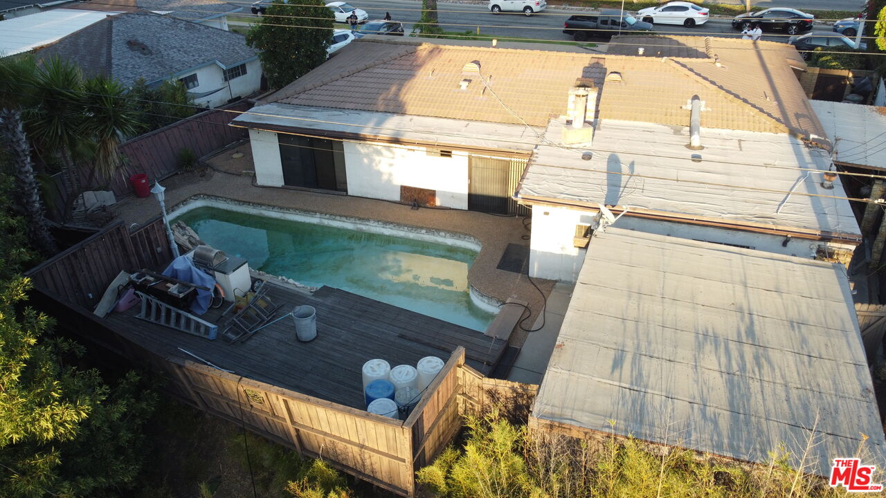 2453 Fullerton Rd