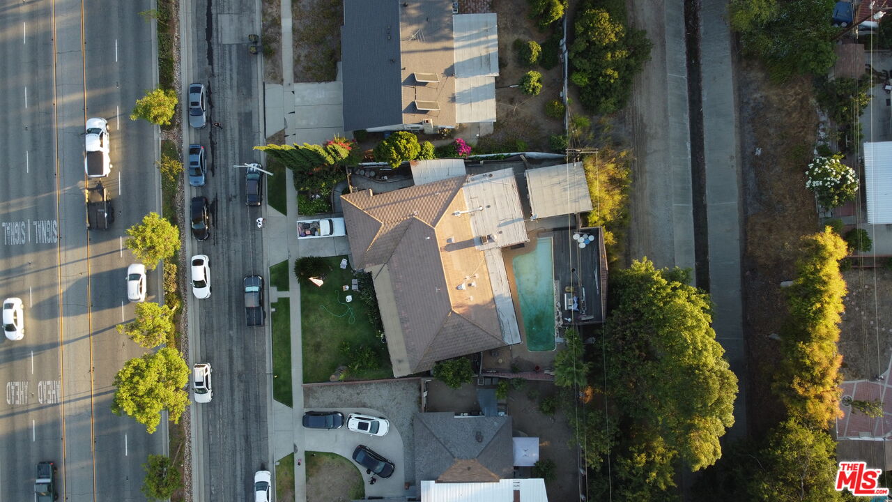 2453 Fullerton Rd