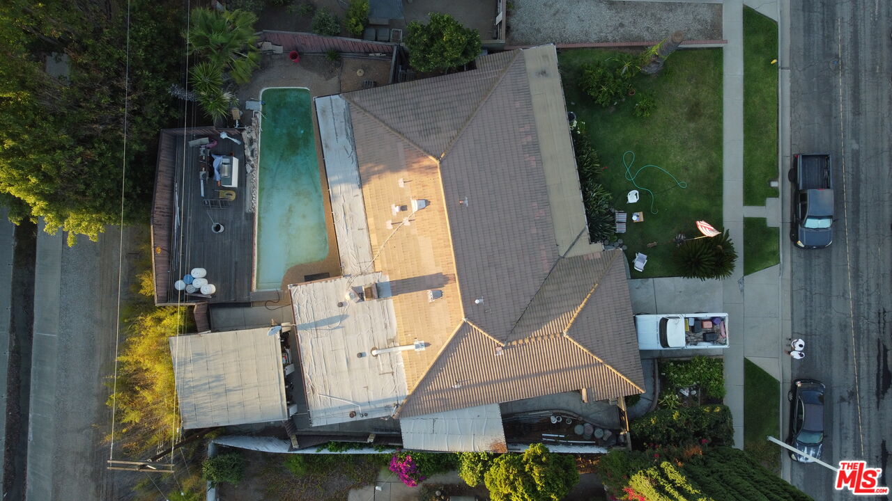 2453 Fullerton Rd