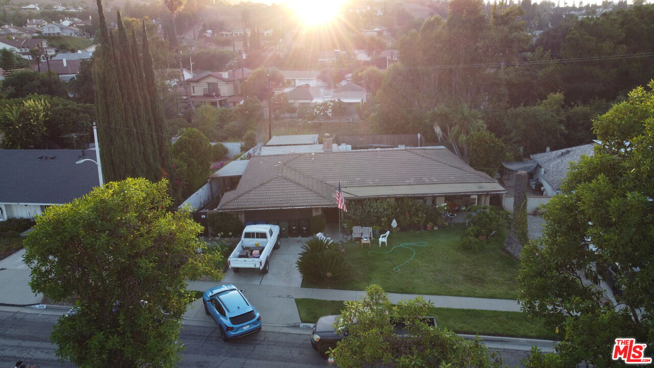 2453 Fullerton Rd