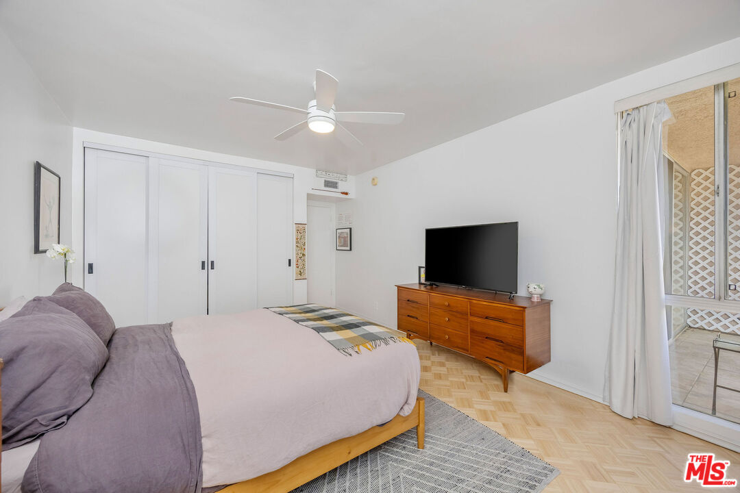 4487 Colbath Ave Unit: 310