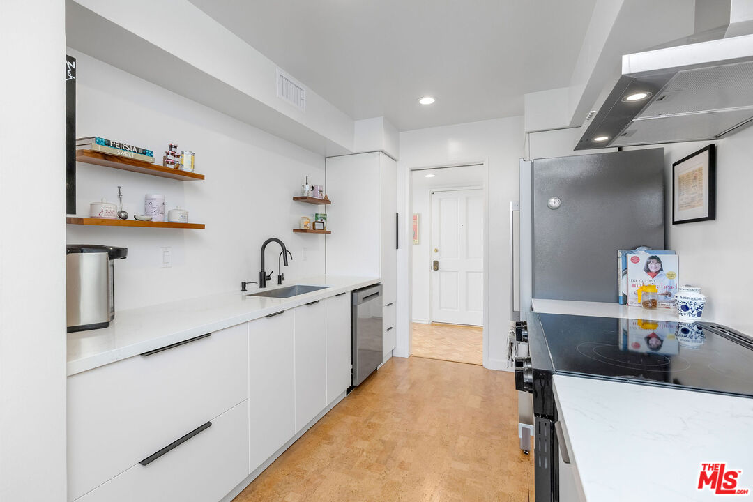 4487 Colbath Ave Unit: 310