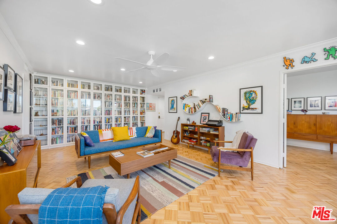 4487 Colbath Ave Unit: 310