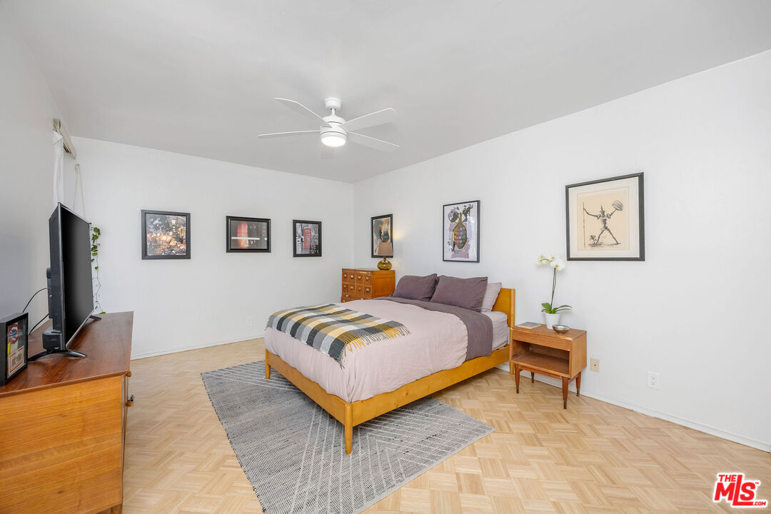 4487 Colbath Ave Unit: 310