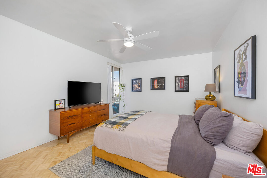 4487 Colbath Ave Unit: 310