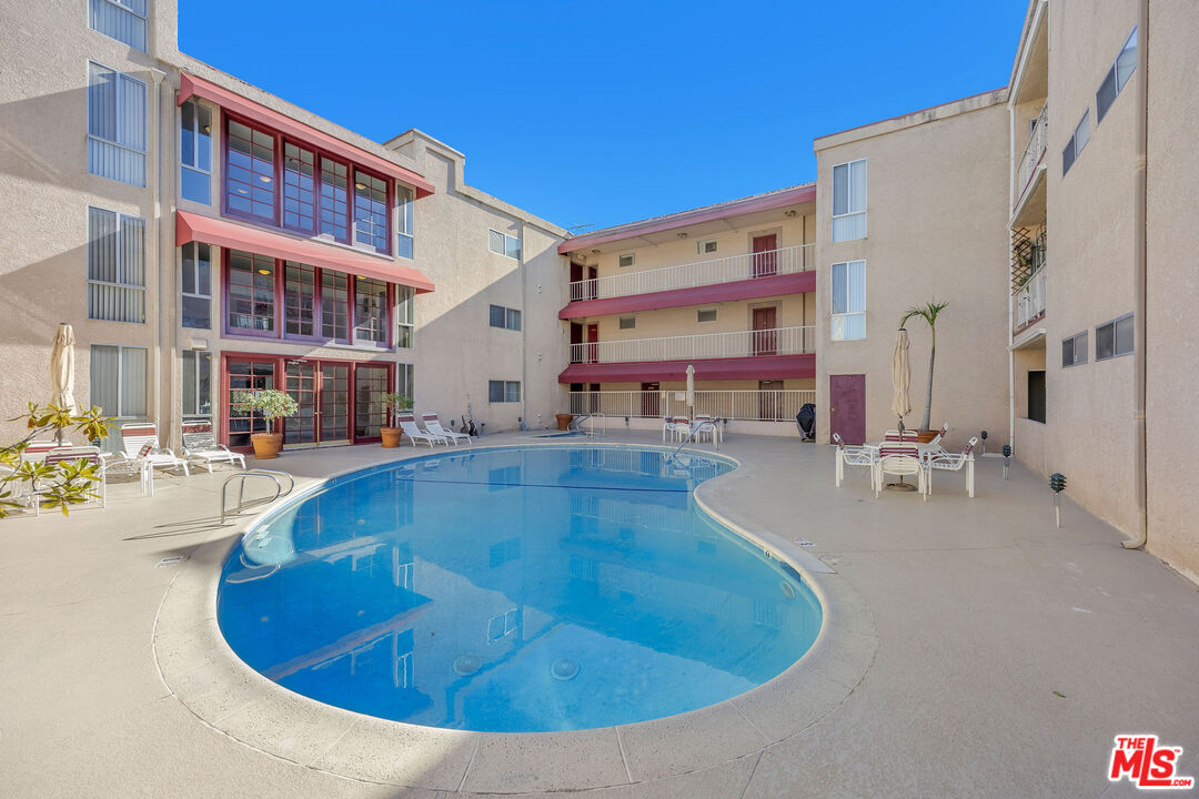 4487 Colbath Ave Unit: 310