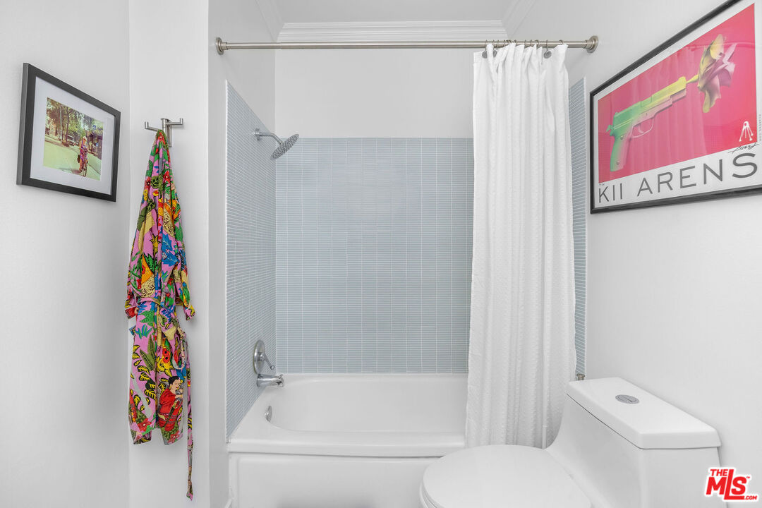 4487 Colbath Ave Unit: 310