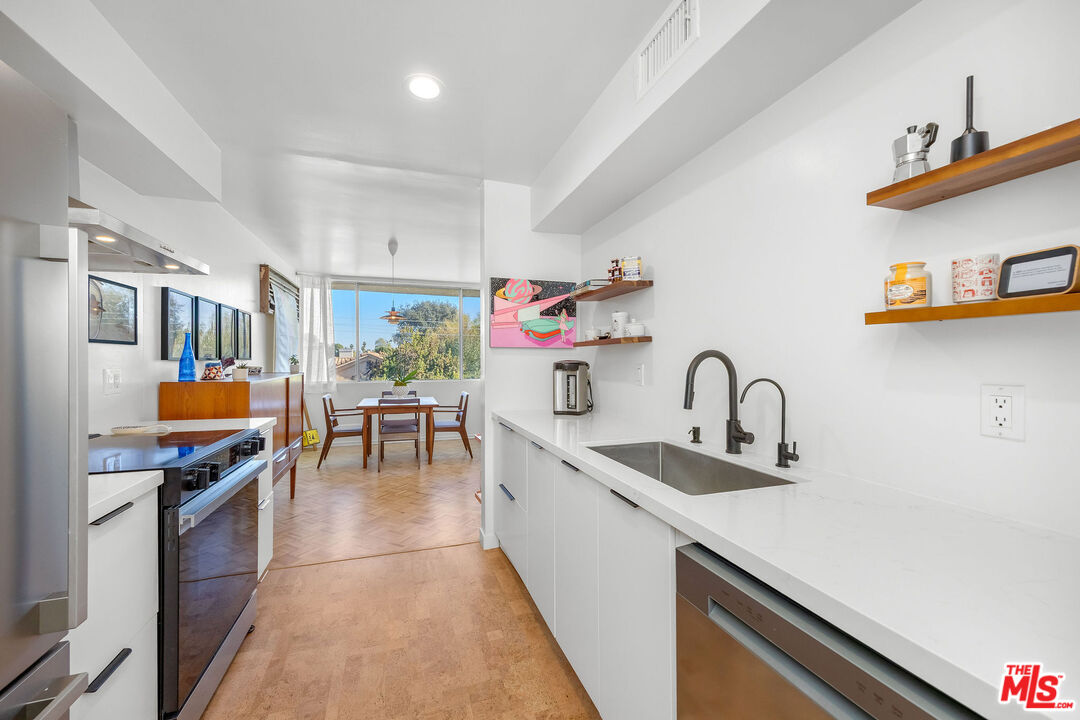 4487 Colbath Ave Unit: 310