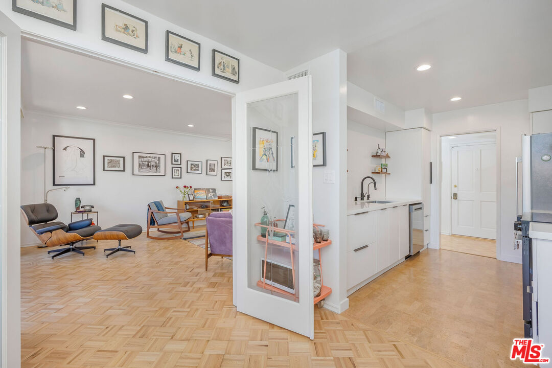 4487 Colbath Ave Unit: 310