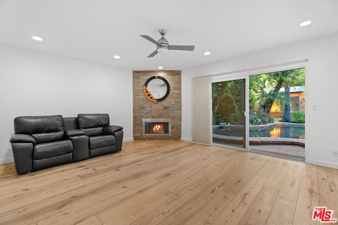 4136 Greenbush Ave