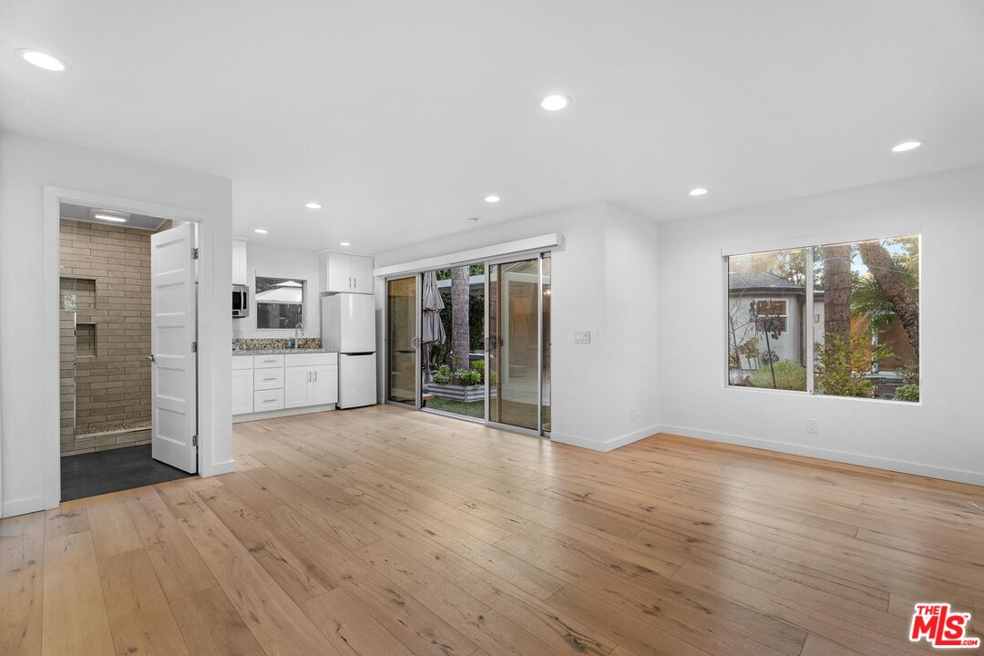 4136 Greenbush Ave