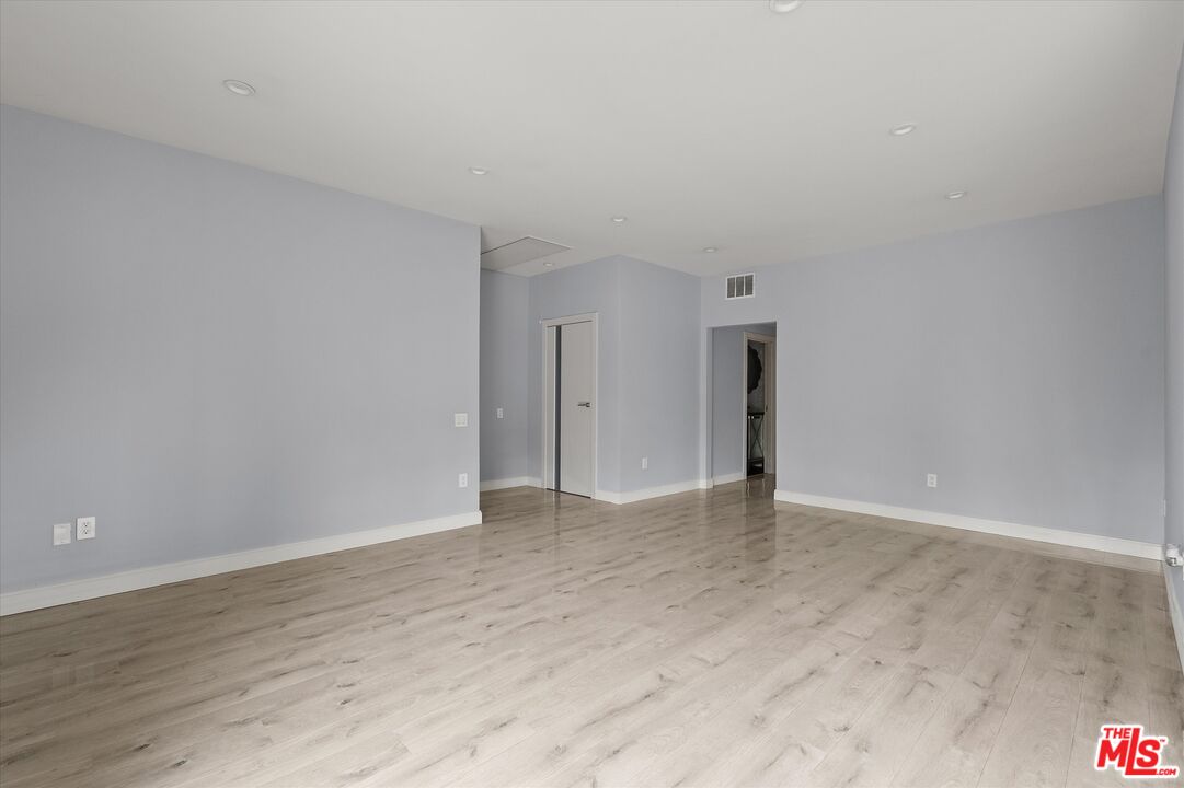 5534 Sylmar Ave Unit: 7