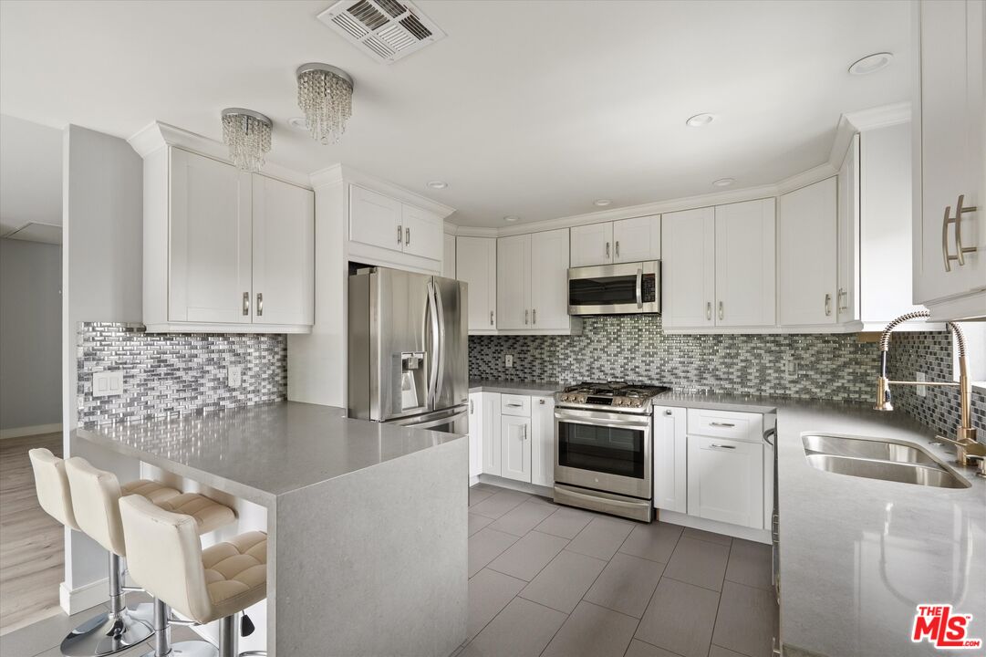 5534 Sylmar Ave Unit: 7