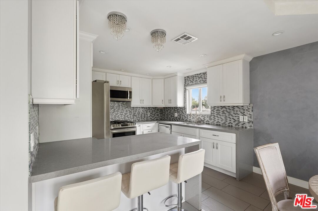 5534 Sylmar Ave Unit: 7
