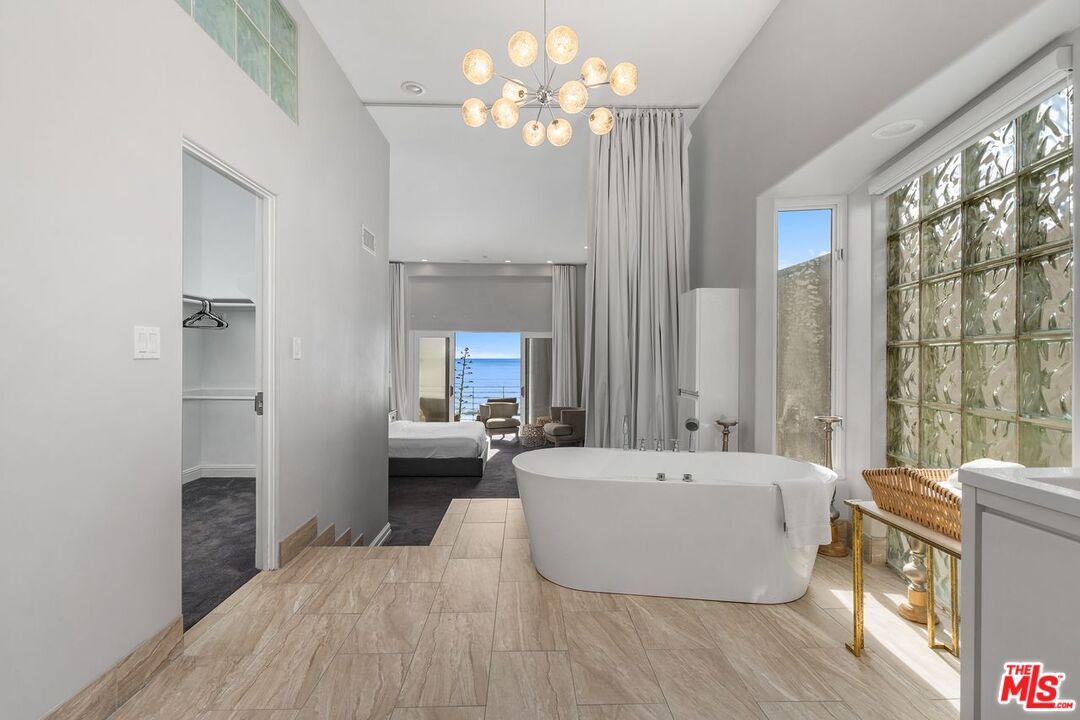 11834 Pacific Coast Hwy