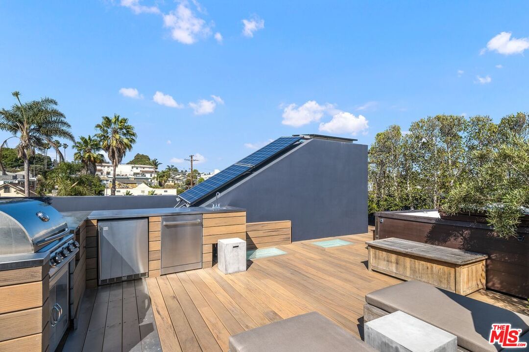 207 Hollister AVE