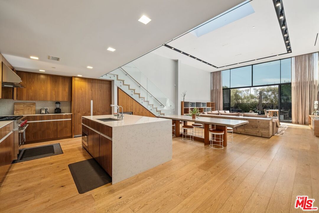 207 Hollister Ave Santa Monica CA