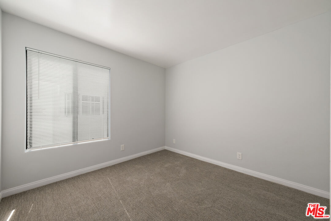 2337 Oak St Unit: 2