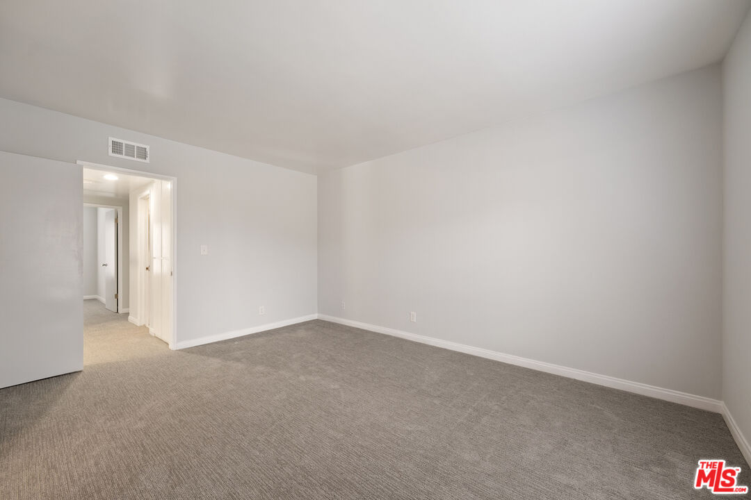 2337 Oak St Unit: 2
