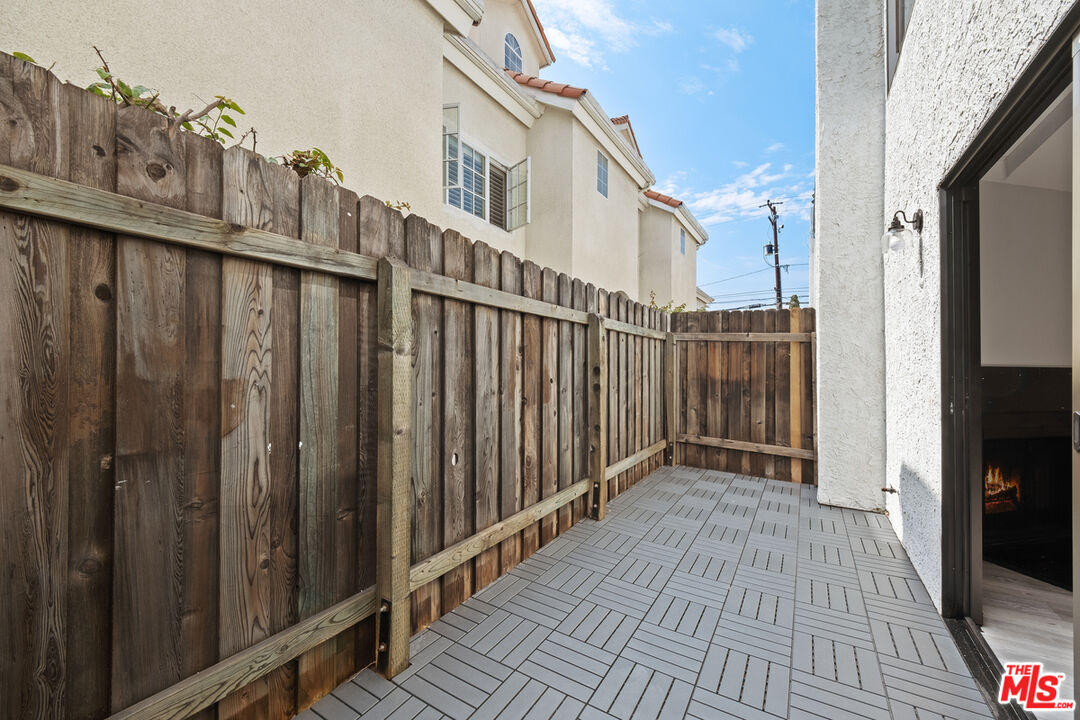 2337 Oak St Unit: 2