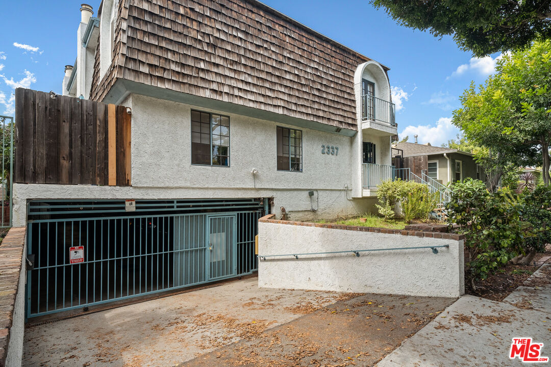 2337 Oak St Unit: 2