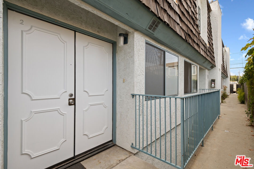 2337 Oak St Unit: 2