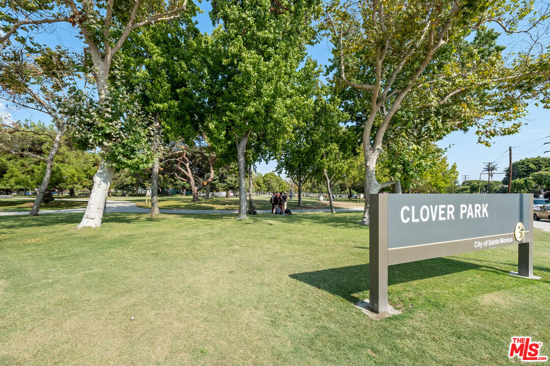 2337 Oak St Unit: 2