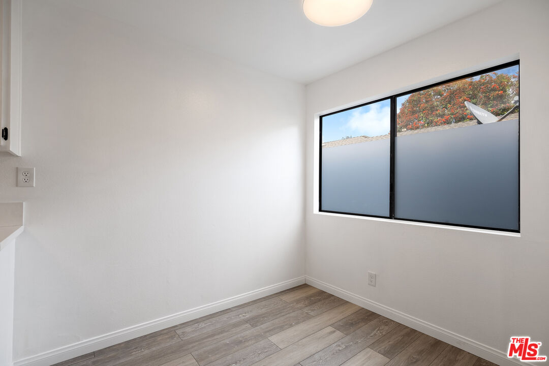 2337 Oak St Unit: 2