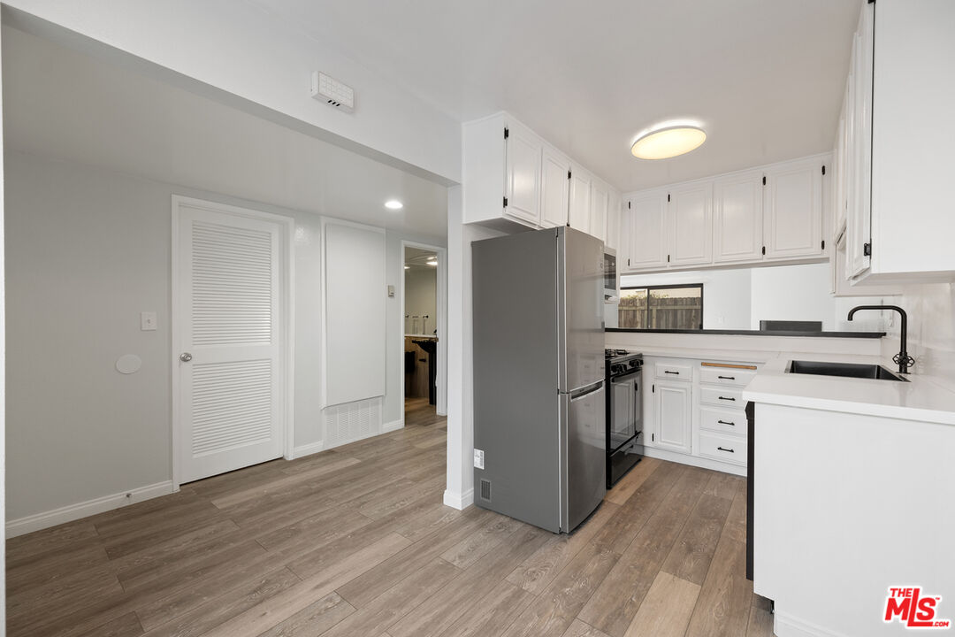 2337 Oak St Unit: 2