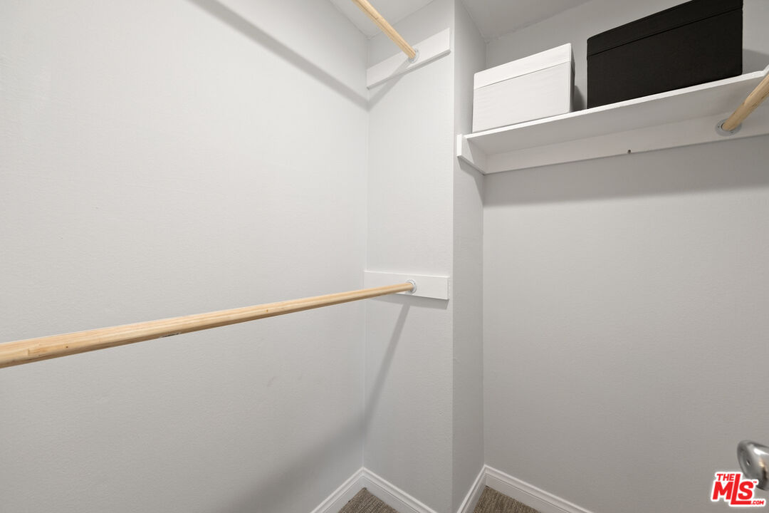 2337 Oak St Unit: 2