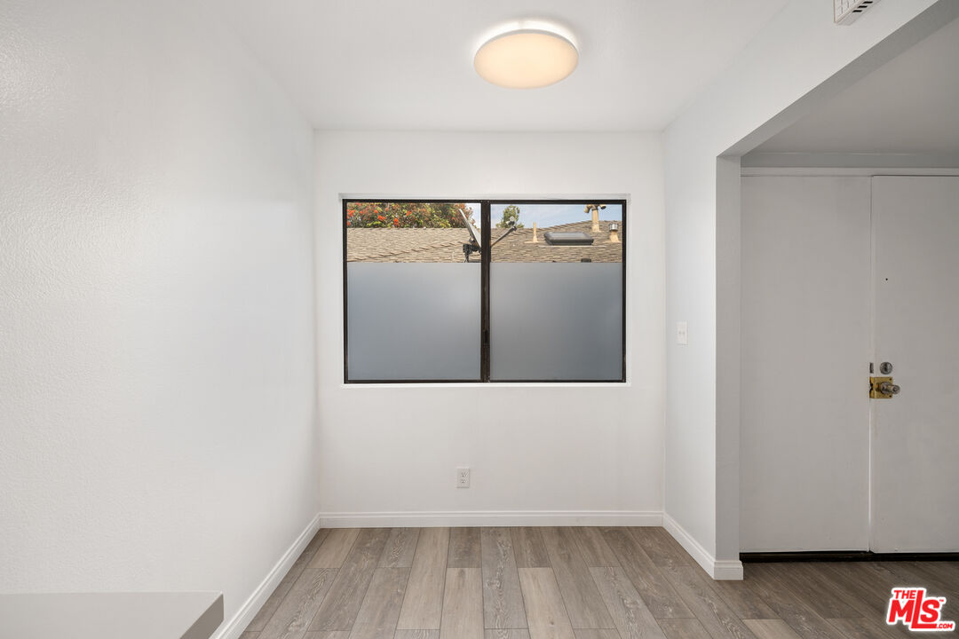 2337 Oak St Unit: 2