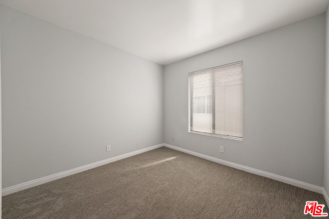 2337 Oak St Unit: 2