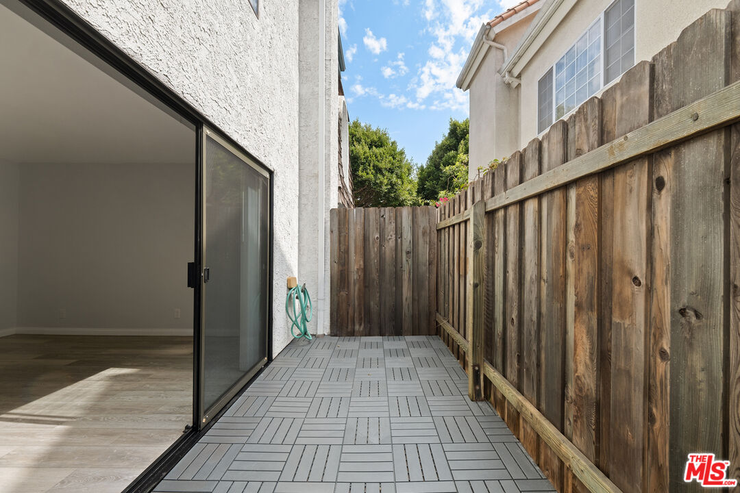 2337 Oak St Unit: 2