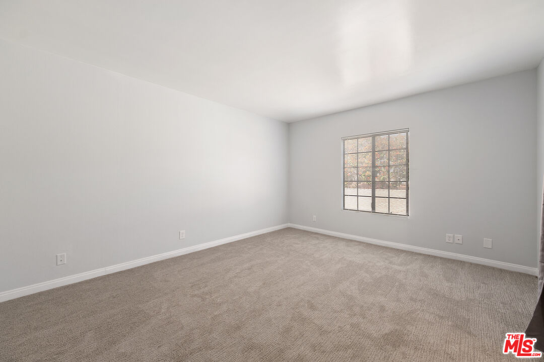 2337 Oak St Unit: 2