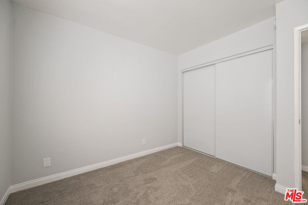 2337 Oak St Unit: 2