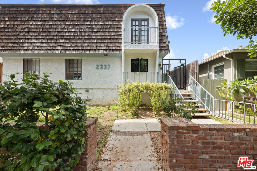 2337 Oak St Unit: 2