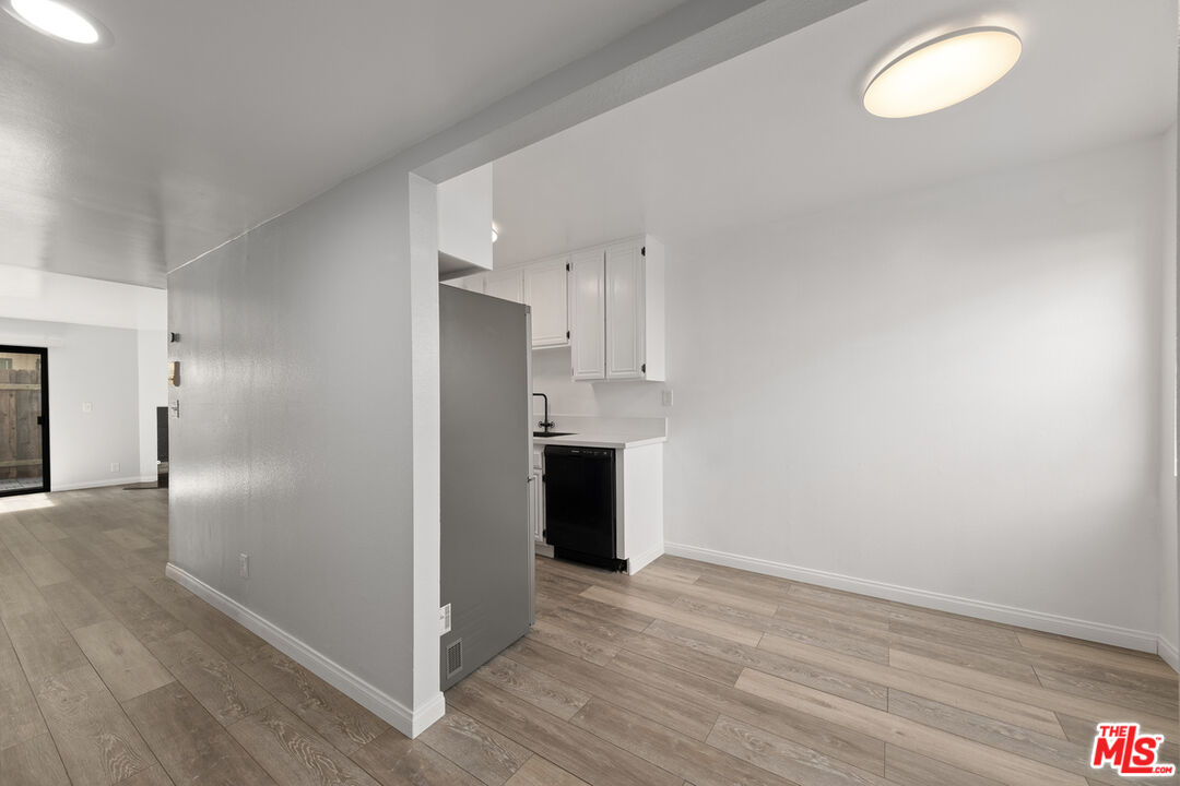 2337 Oak St Unit: 2