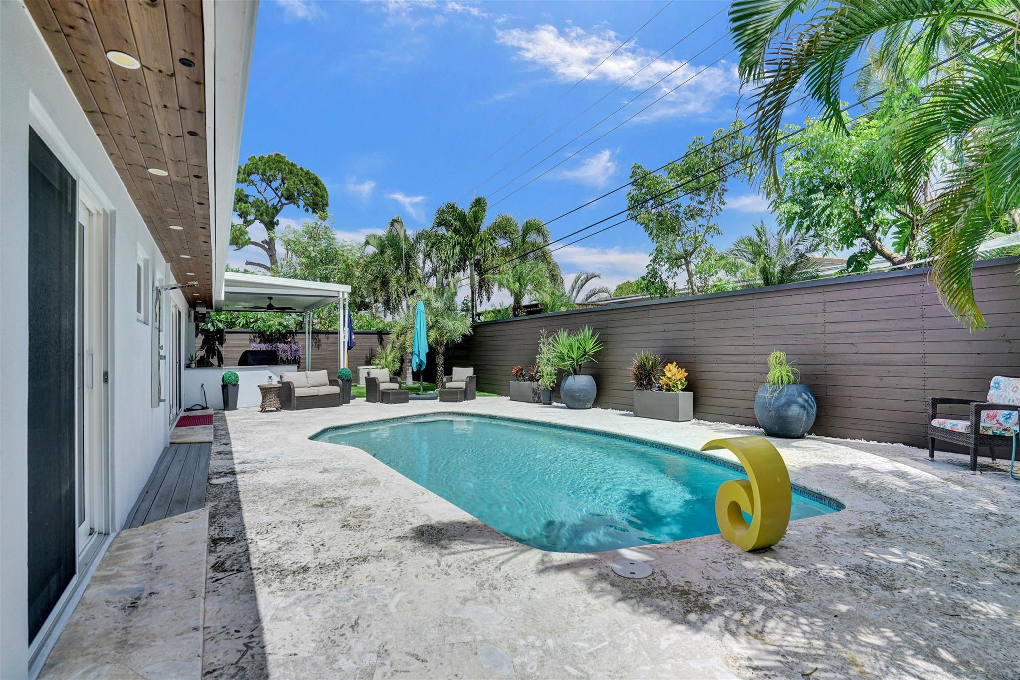 131 SE 8th St